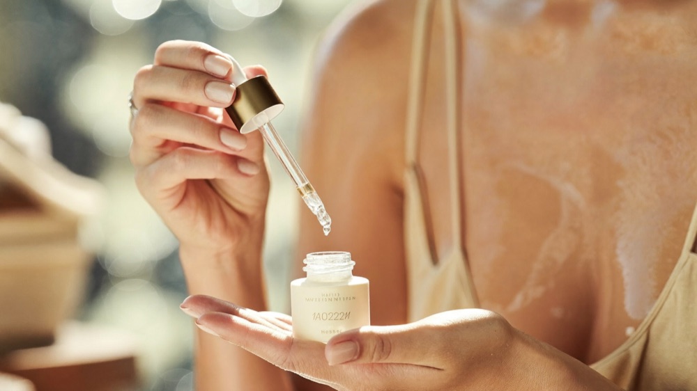 Applicazione del siero Miora Glow